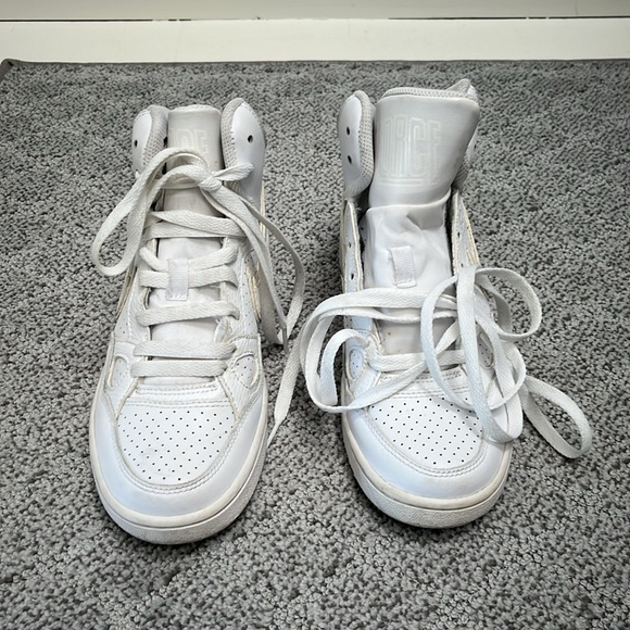 Nike Air Force 1 Women’s high top sneaker- size 6.5 - Picture 2 of 5